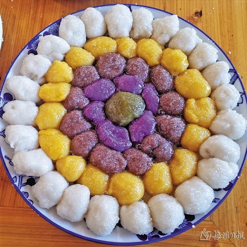 五色糍粑(林玉莹 摄)