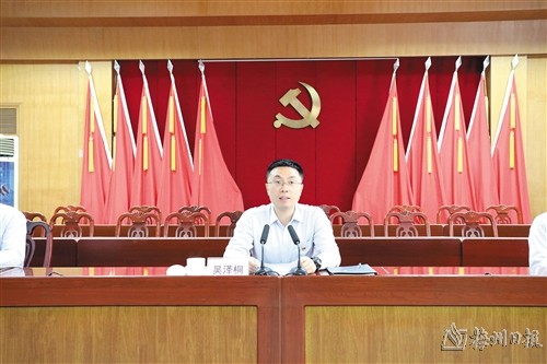 副市长,梅县区委书记吴泽桐