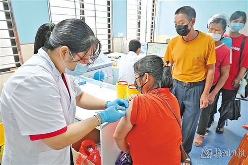 目前小都村18周岁至59周岁的常住村民中,注射新冠疫苗的村民已有9%..
