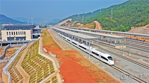 梅州市辖:梅江区,梅县,蕉岭,大埔,丰顺,五华,兴宁,平远共1区7县.